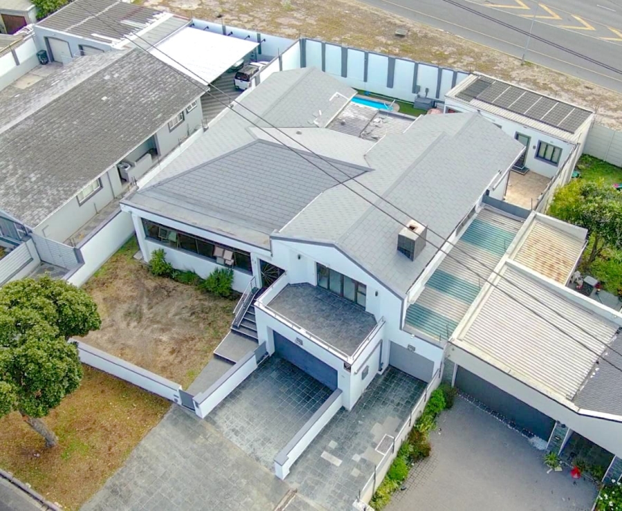 5 Bedroom Property for Sale in Newfields Western Cape